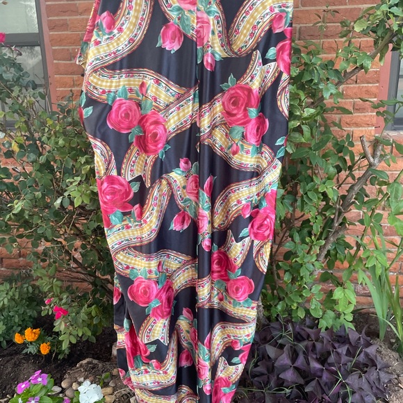 Featherbed • Vtg • 1960’s • Floral • Satin • Black/Red • Large •Kaftan Nightgown